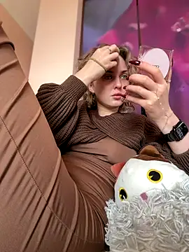 KellyKeler online show from October 22, 2025, 10:04 am