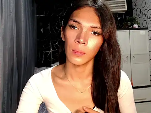 ladyhotcuming online show from May 31, 2026, 6:09 pm