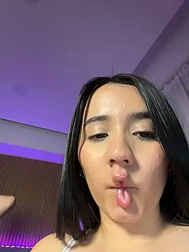 Michelle Zoe online show from April 21, 2026, 2:14 am