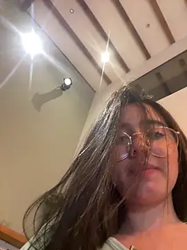 Michelle Zoe online show from April 9, 2026, 4:36 am