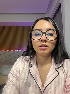 Michelle Zoe online show from May 16, 2026, 1:26 am