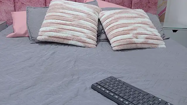 emmacurvy online show from March 26, 2026, 3:05 am