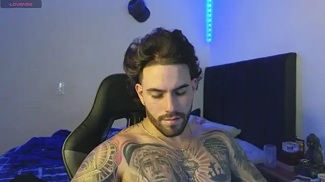 Snapshot of Ades_Lowe chatting on February 20, 2026, 6:26 am Ades Lowe online show from February 20, 2026, 6:26 am