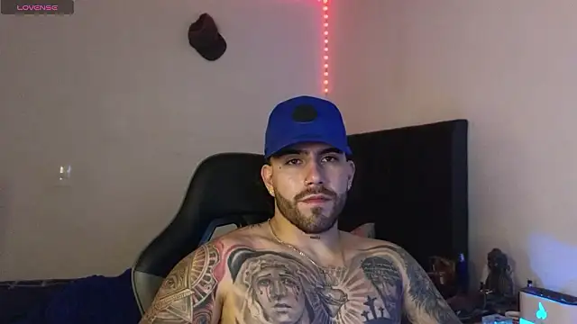 Snapshot of Ades_Lowe chatting on February 18, 2026, 6:33 am Ades Lowe online show from February 18, 2026, 6:33 am