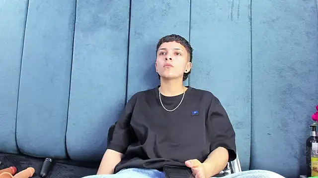 Megan Thompson  online show from February 1, 2026, 2:10 am