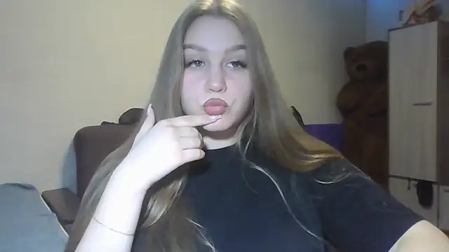 Snapshot of yourhoney_Lola_ chatting on October 23, 2025, 2:49 pm yourhoney Lola online show from October 23, 2025, 2:49 pm