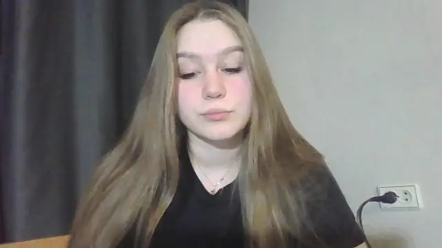 Snapshot of yourhoney_Lola_ chatting on November 28, 2025, 4:18 pm yourhoney Lola online show from November 28, 2025, 4:18 pm