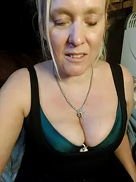 Bouncy-Bella28X online show from October 15, 2025, 11:51 am