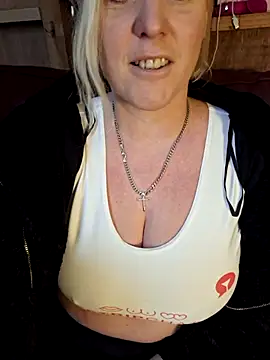 Bouncy-Bella28X online show from November 26, 2025, 8:36 am