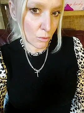 Bouncy-Bella28X online show from November 4, 2025, 12:20 pm