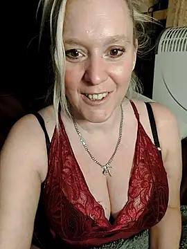 Bouncy-Bella28X online show from October 16, 2025, 7:16 am