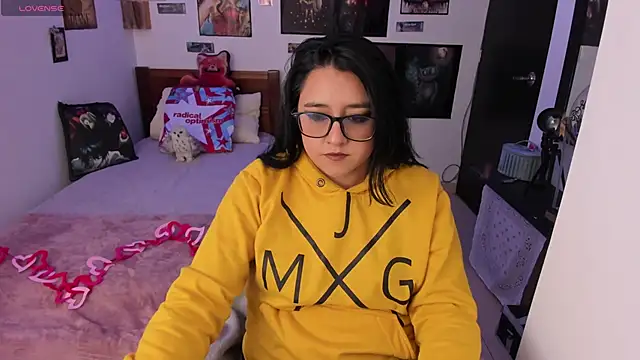 Cherry blush  online show from February 3, 2026, 9:20 pm