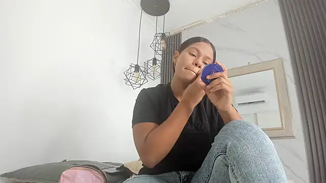 keyla mejia online show from March 30, 2026, 12:06 pm