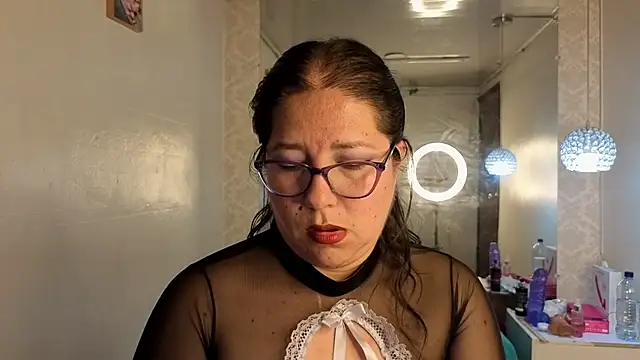 scarlett widow  online show from July 20, 2026, 3:25 am