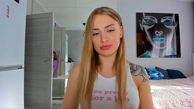 Snapshot of MashaFromRussia__ chatting on October 13, 2025, 10:28 am MashaFromRussia online show from October 13, 2025, 10:28 am