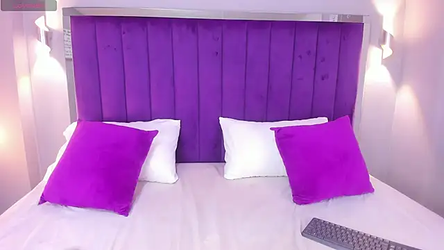 QetziaStoun online show from September 25, 2025, 5:41 pm