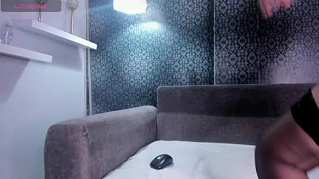 Snapshot of Zoe_White_ chatting on November 5, 2025, 12:30 pm Zoe White online show from November 5, 2025, 12:30 pm