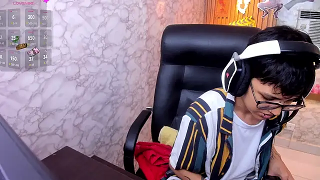 CharlieTaylor   online show from October 27, 2025, 12:39 pm