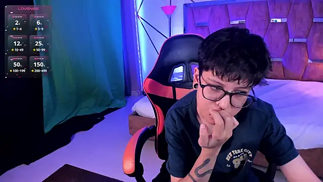 CharlieTaylor   online show from November 18, 2025, 2:53 pm