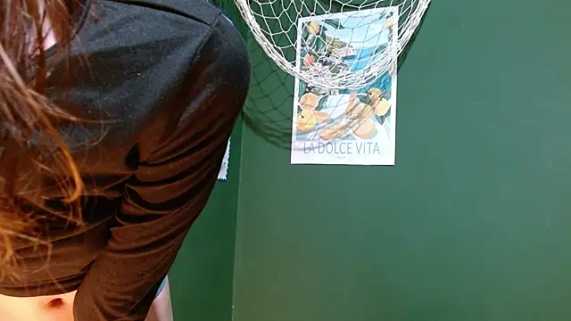 Roxiehood online show from September 22, 2025, 2:17 am