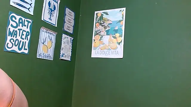 Roxiehood online show from December 14, 2025, 1:34 am