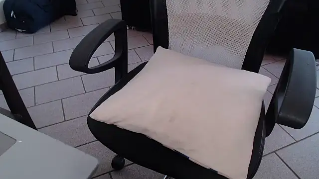 Snapshot of Stronggsexy chatting on October 26, 2025, 7:36 pm Stronggsexy online show from October 26, 2025, 7:36 pm