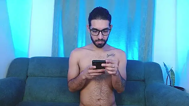 ReyPablo1 online show from October 15, 2025, 11:13 pm