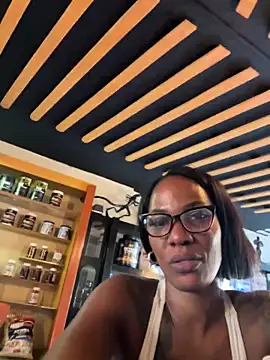 Bustykeyla online show from April 22, 2026, 9:54 pm