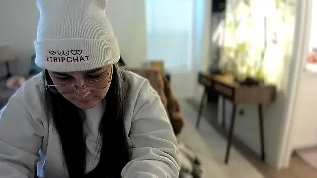 Alix Valentine online show from November 14, 2025, 3:05 pm