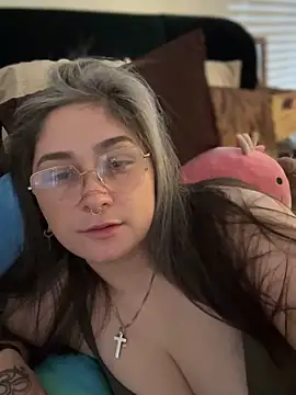 Alix Valentine online show from November 21, 2025, 3:44 pm