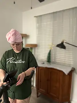 Alix Valentine online show from December 13, 2025, 8:04 pm