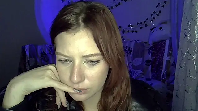 Lily Ember online show from December 2, 2025, 8:10 pm