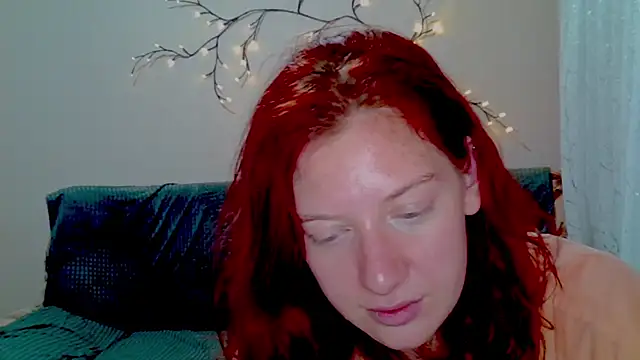 Lily Ember online show from February 8, 2026, 7:00 pm