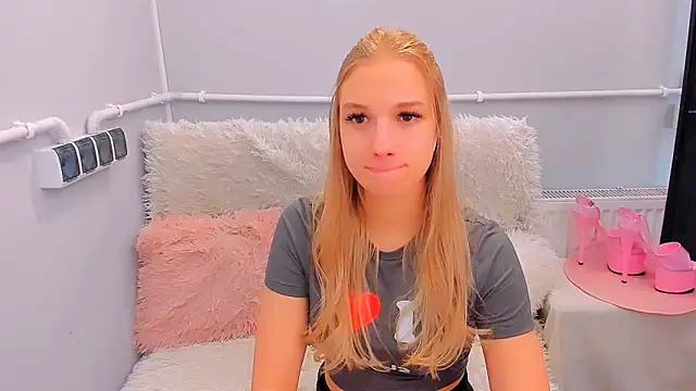 EvetteRose online show from March 19, 2026, 9:26 pm