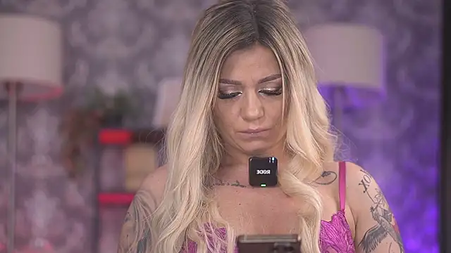 Snapshot of AlmaVelia chatting on February 2, 2026, 10:09 pm AlmaVelia online show from February 2, 2026, 10:09 pm