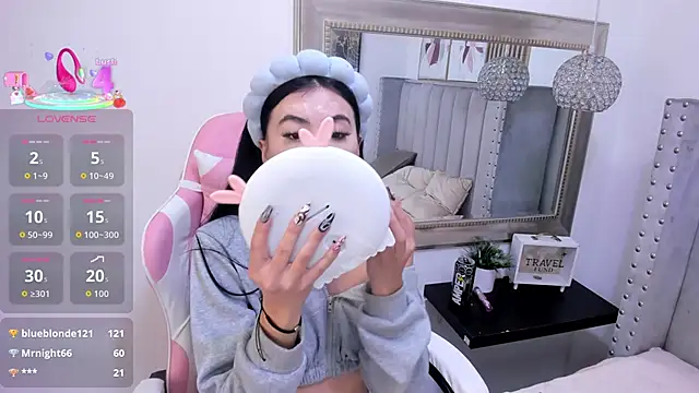 Anya Belth online show from October 12, 2025, 2:13 am