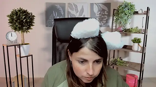 Snapshot of MartaEdams chatting on October 3, 2025, 7:32 am MartaEdams online show from October 3, 2025, 7:32 am