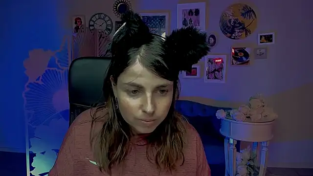 MartaEdams online show from November 17, 2025, 6:06 am