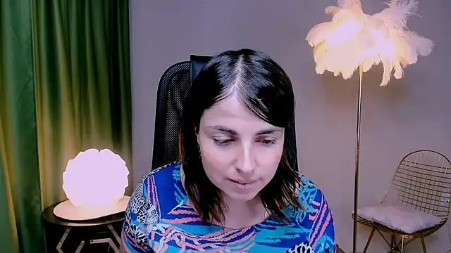 MartaEdams online show from November 28, 2025, 6:13 am