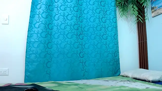 eladyrous98 online show from September 28, 2025, 4:03 pm