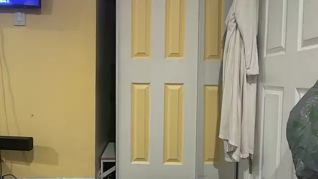 kSwisssxxx online show from November 27, 2025, 8:15 am