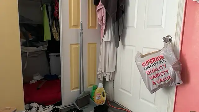 kSwisssxxx online show from October 16, 2025, 8:17 pm