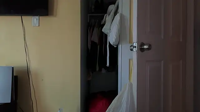 kSwisssxxx online show from October 29, 2025, 9:36 pm