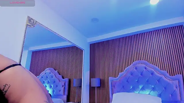 SelenaStonne online show from December 3, 2025, 8:30 pm