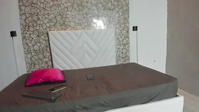 Red house 333 online show from October 15, 2025, 4:55 am