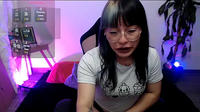 Snapshot of LunaBunny8 chatting on November 13, 2025, 1:53 am LunaBunny8 online show from November 13, 2025, 1:53 am