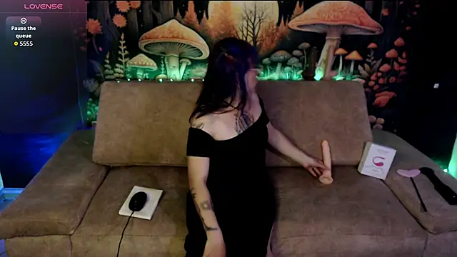 Snapshot of LunaBunny8 chatting on September 18, 2025, 1:08 am LunaBunny8 online show from September 18, 2025, 1:08 am