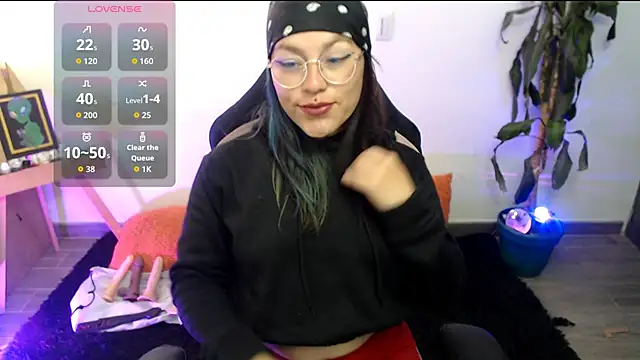 Snapshot of LunaBunny8 chatting on November 25, 2025, 2:50 pm LunaBunny8 online show from November 25, 2025, 2:50 pm