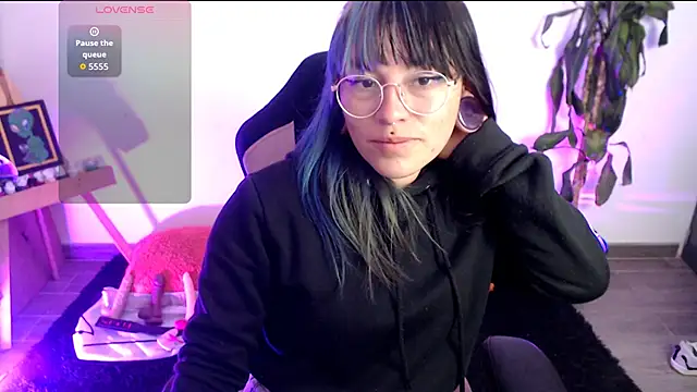 Snapshot of LunaBunny8 chatting on November 27, 2025, 12:11 am LunaBunny8 online show from November 27, 2025, 12:11 am