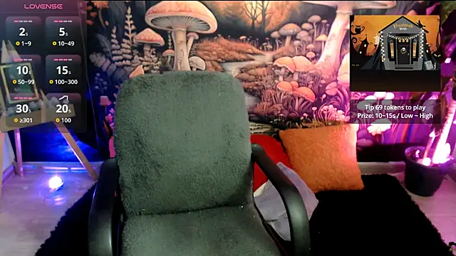 Snapshot of LunaBunny8 chatting on October 28, 2025, 1:06 am LunaBunny8 online show from October 28, 2025, 1:06 am